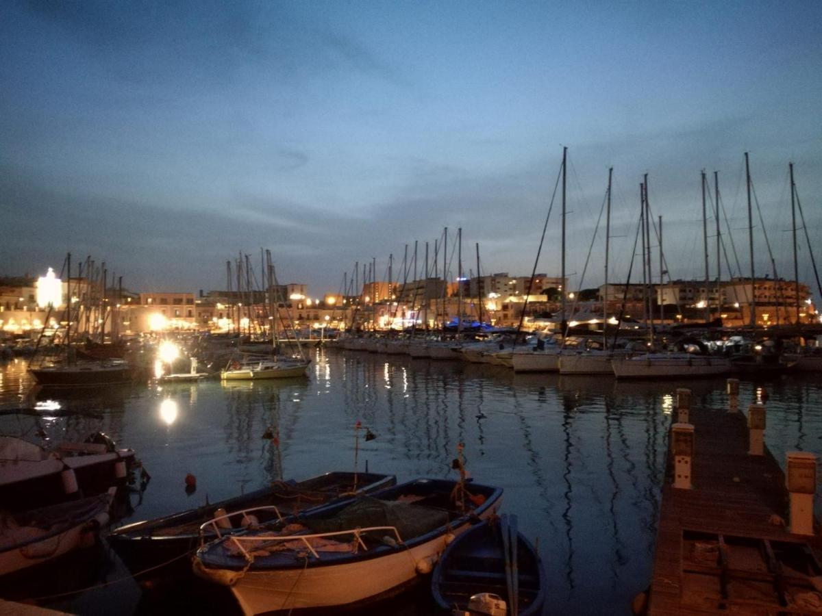 Tre Metri Sopra Il Mare Villa Bisceglie Luaran gambar